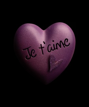 Petit coeur "je t'aime" - Chocolat blanc et lait, amandes, noisettes et petits coeurs en chocolat. 110g 21.-